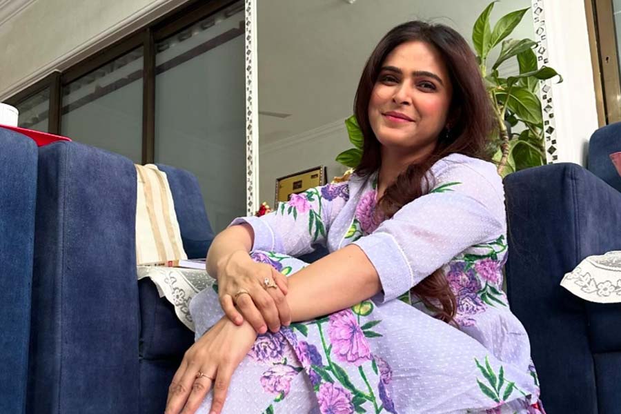 Meet bollywood actress Madhurima Tuli, know about her career and relationship