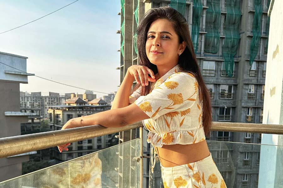 Meet bollywood actress Madhurima Tuli, know about her career and relationship