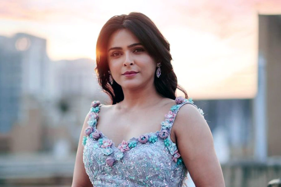 Meet bollywood actress Madhurima Tuli, know about her career and relationship