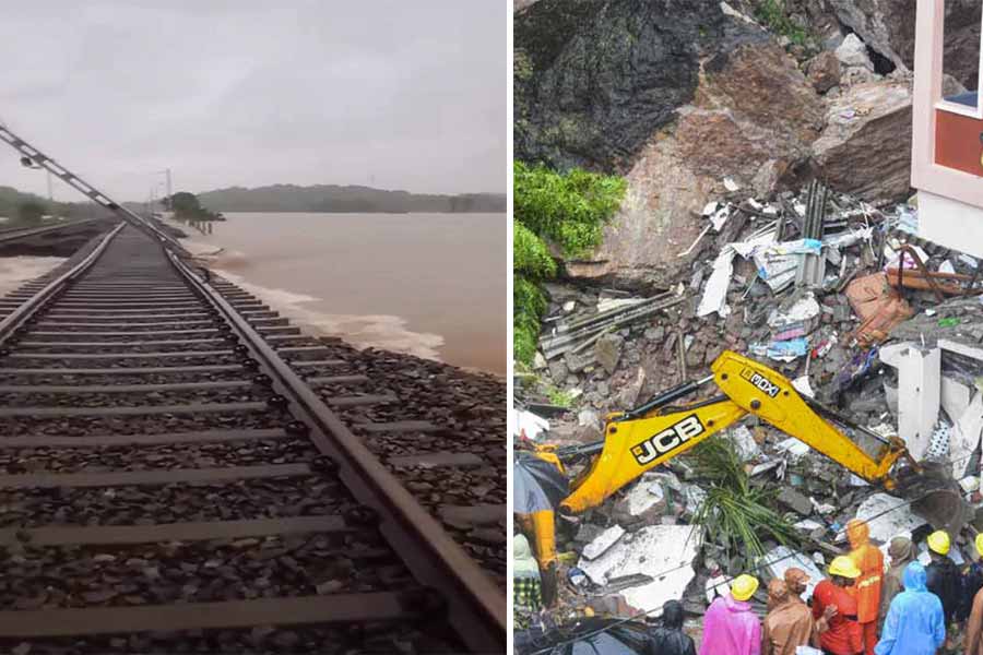 (বাঁ দিকে) তেলঙ্গানার মেহবুবনগরে ভেসে গিয়েছে রেললাইন। বিজয়ওয়াড়ায় বাড়ির উপর ধস নেমেছে (ডান দিকে)।