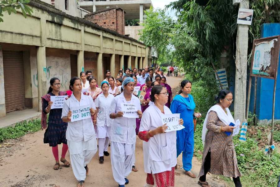 স্বাস্থ্যকেন্দ্রে কর্তব্যরত নার্সের শ্লীলতাহানির অভিযোগে বীরভূমের ইলামবাজারে বিক্ষোভ।