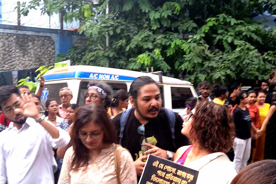 অভিনেত্রী উষসী চক্রবর্তী।