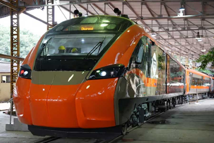 Vande Baharat sleeper train, rail minister unveil new prototype coach 