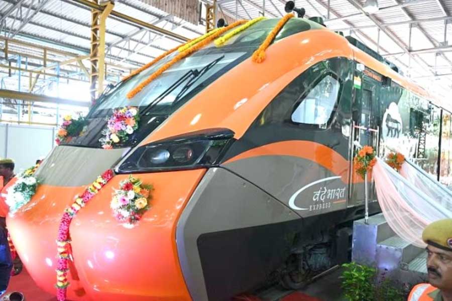 Vande Baharat sleeper train, rail minister unveil new prototype coach 