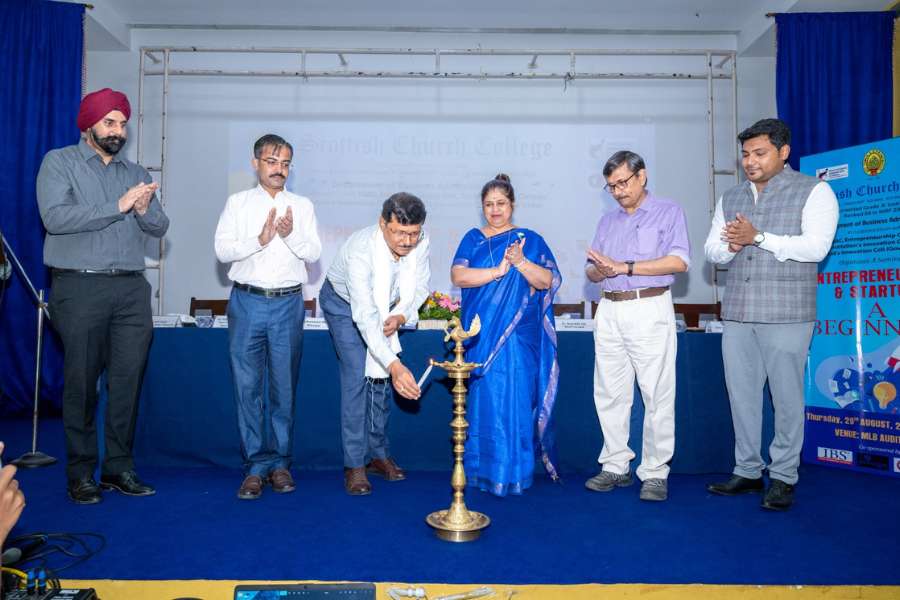 কর্মশালার উদ্বোধন।