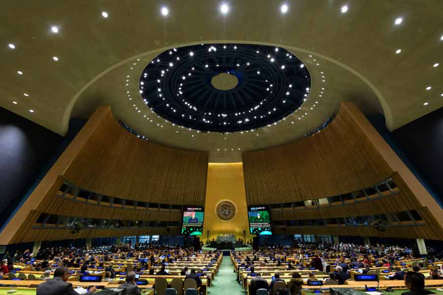 তবে সাবেক সোভিয়েত ইউনিয়নের পতনের সঙ্গে সঙ্গে ইউএনএসসির গুরুত্ব নাটকীয় ভাবে বৃদ্ধি পায়। কুয়েত, নামিবিয়া, কম্বোডিয়া, বসনিয়া ও হার্জেগোভিনা, রোয়ান্ডা, সোমালিয়া, এবং কঙ্গো প্রজাতন্ত্রে প্রধান সামরিক ও শান্তিরক্ষা অভিযানের দায়িত্ব নেয় রাষ্ট্রপুঞ্জের নিরাপত্তা পরিষদ।