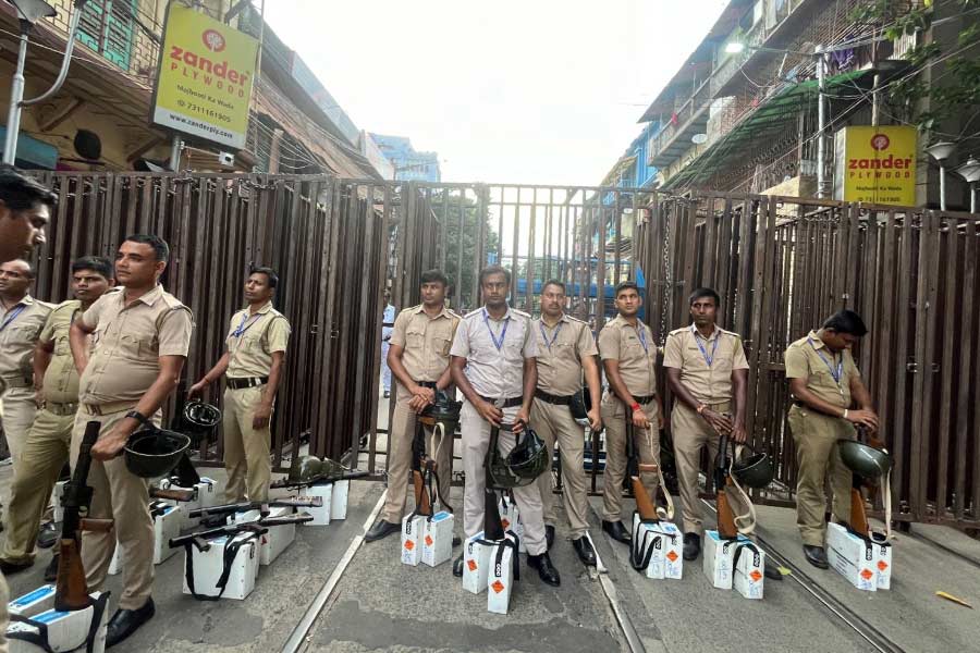 আন্দোলনকারীদের রুখতে পুলিশের প্রস্তুতি।