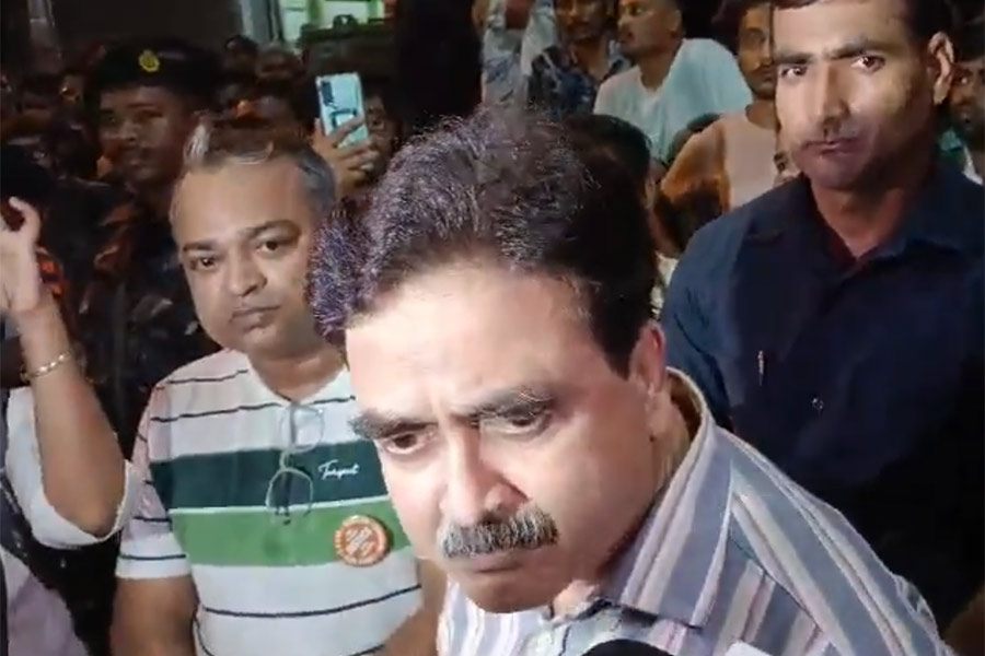 অভিজিৎ গঙ্গোপাধ্যায়কে ‘গো ব্যাক’ বলছেন আন্দোলনকারীরা।