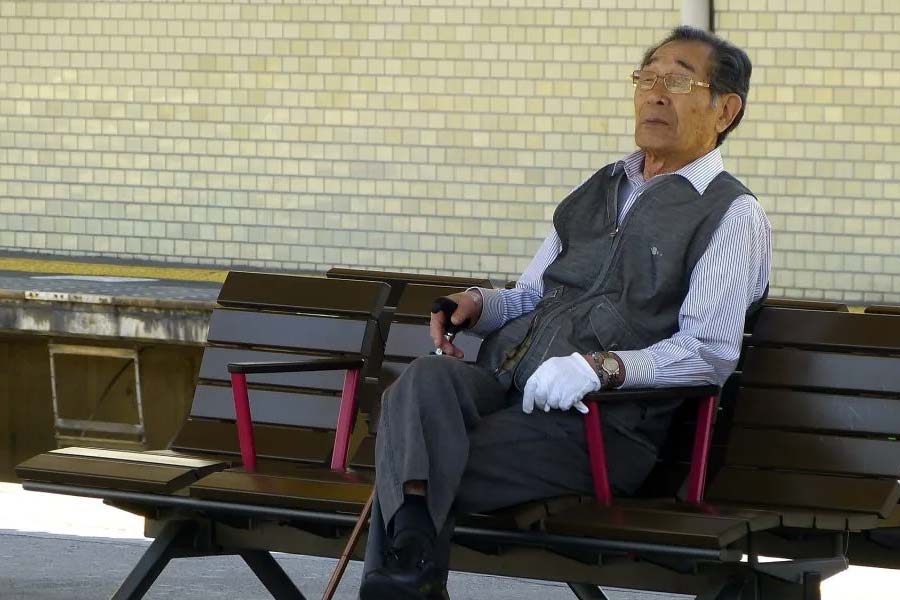 40 thousand Old people died alone in Japan this year