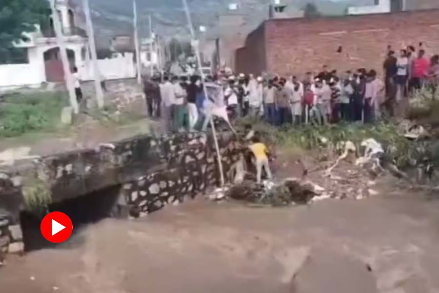 Dam walls broke due to heavy rain in Jaipur, dead bodies float out of cemetery