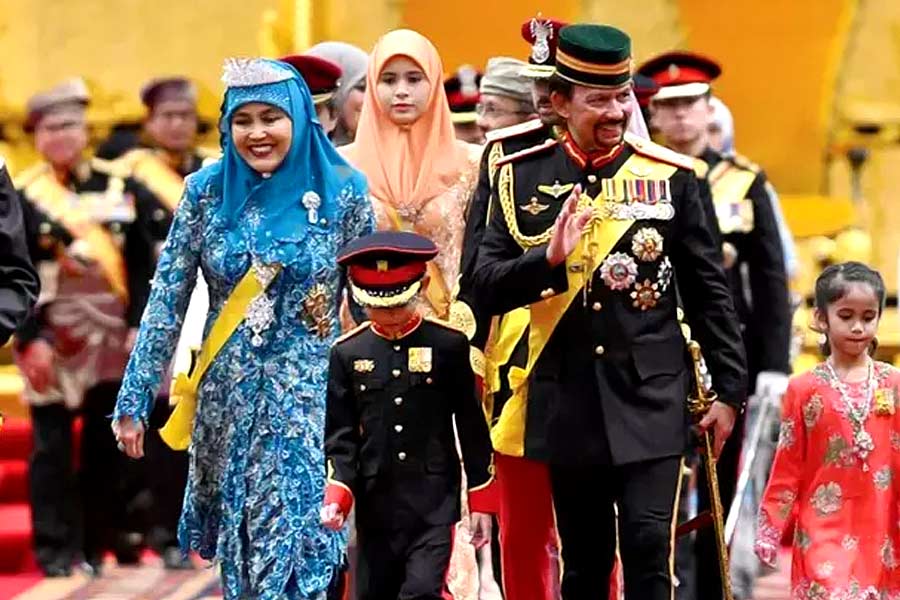 Hassanal Bolkiah, who made gold palace for residency, will welcome prime minister Narendra Modi on his Visit to Brunei