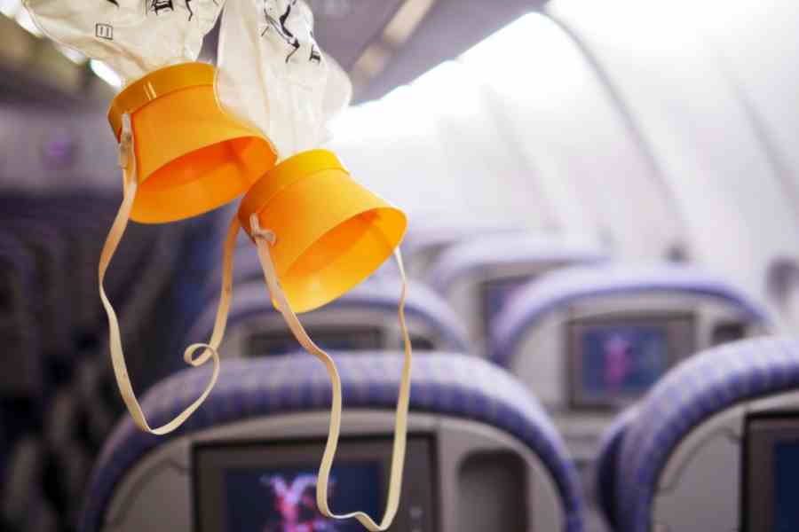 How long oxygen masks last in an airplane