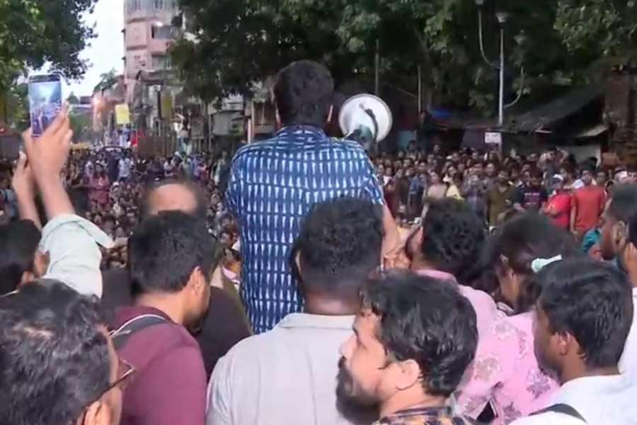 লালবাজার থেকে বার হওয়ার পর সহ-আন্দোলনকারীদের উদ্দেশে বার্তা প্রতিনিধি দলের।