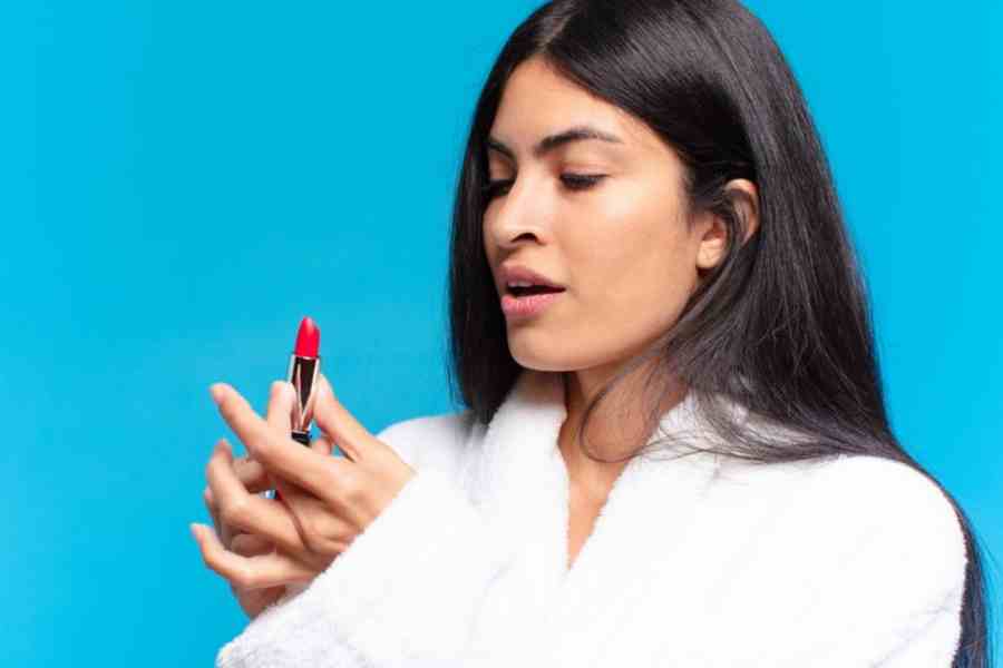 What do you put on lips before applying lipstick, here are the tips