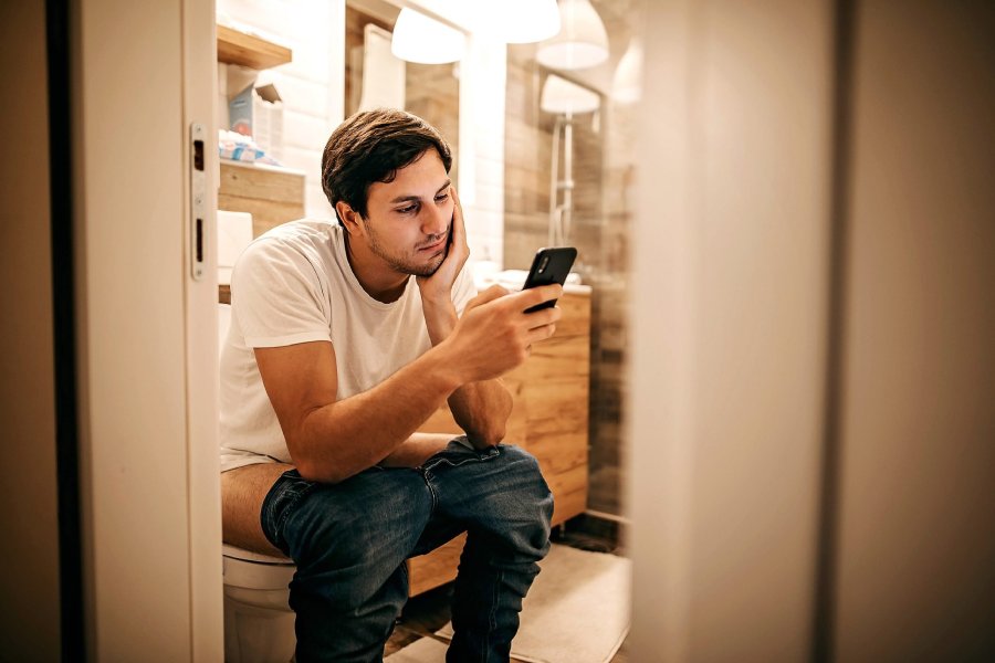 Using mobile phone in toilet linked to higher risk of getting piles