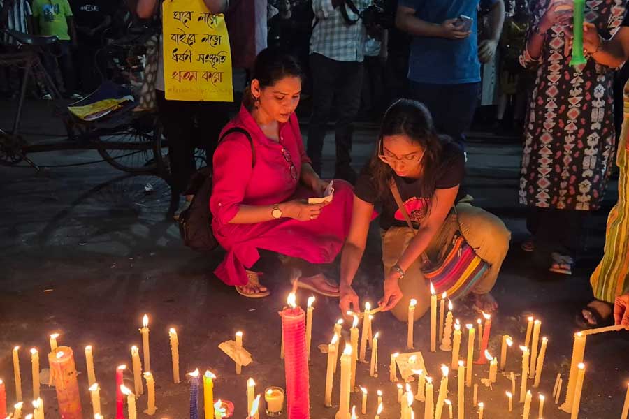 অভিনেত্রী সুদীপ্তা চক্রবর্তী প্রতিবাদে শামিল।