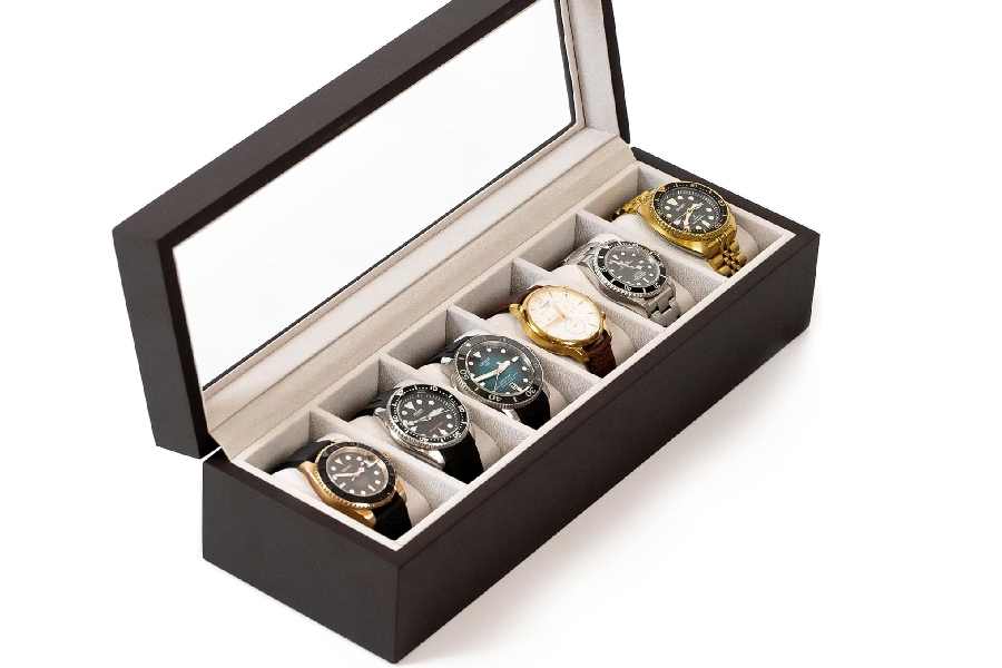 ঘড়ির রাখার জন্য এ রকম বাক্স বেশ কাজে লাগে।