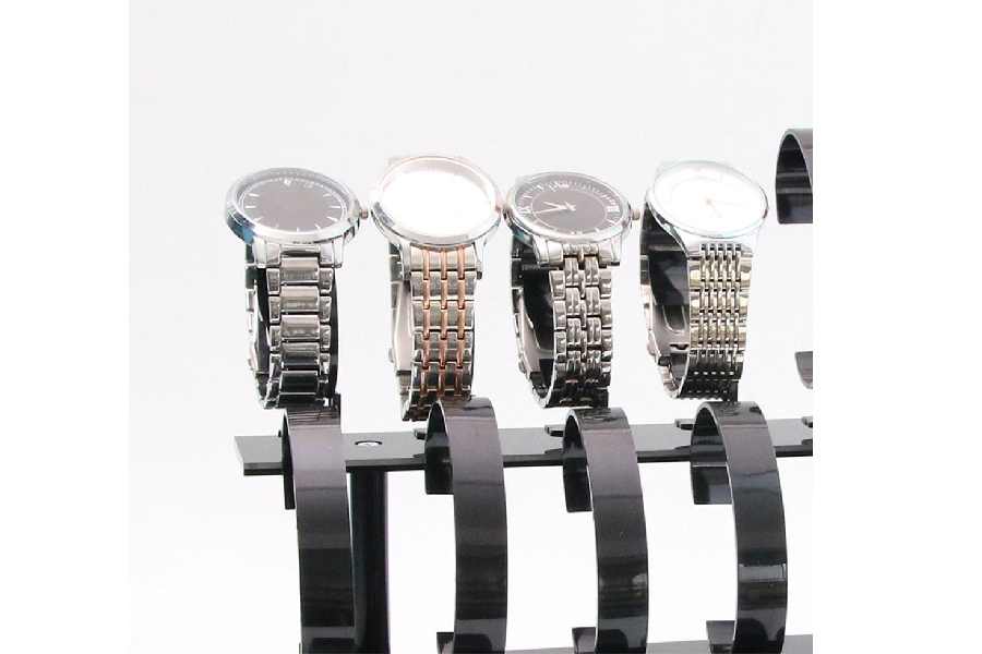 ঘড়ি রাখার এ রকম তাক বা হোল্ডারও হয়।