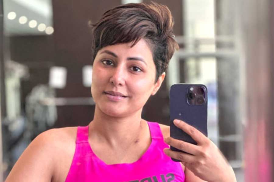 Hina Khan shares an emotional post