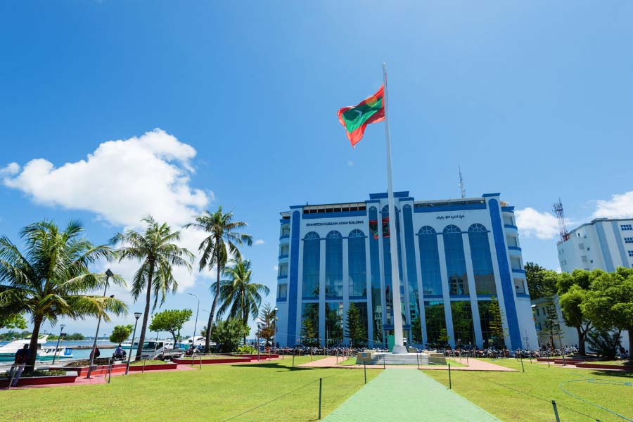 Traders dump Maldives debt amid growing default risks 