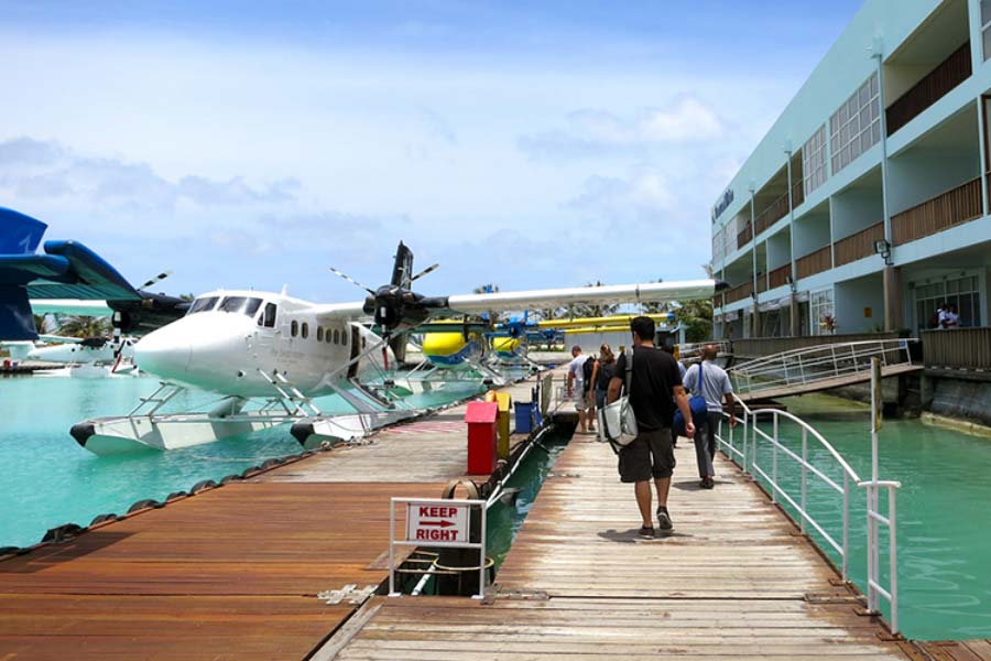 Traders dump Maldives debt amid growing default risks 