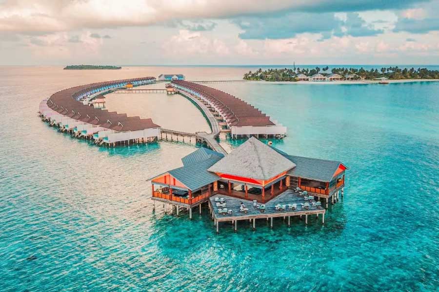 Traders dump Maldives debt amid growing default risks 