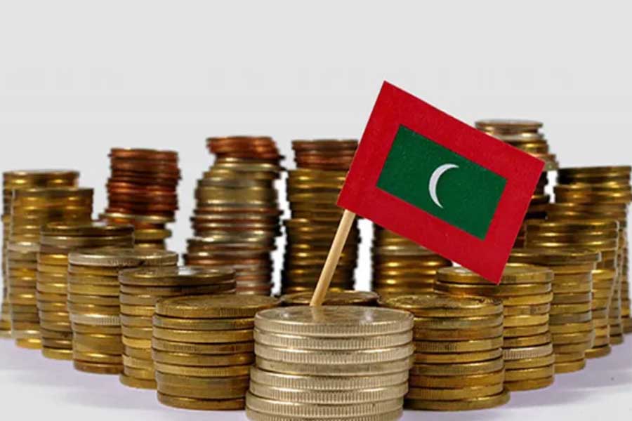 Traders dump Maldives debt amid growing default risks 