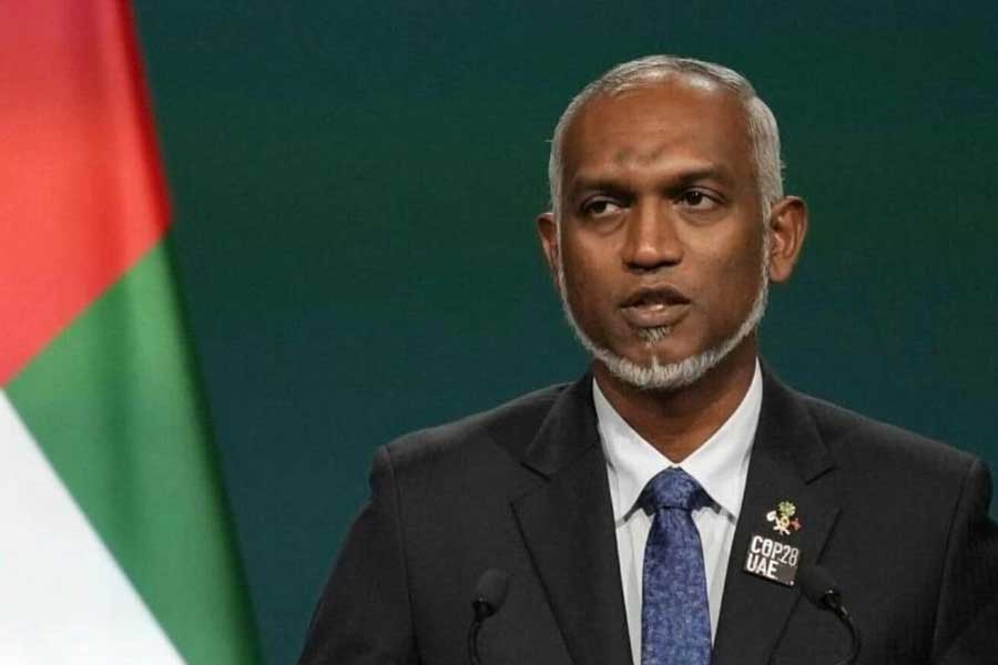 Traders dump Maldives debt amid growing default risks 