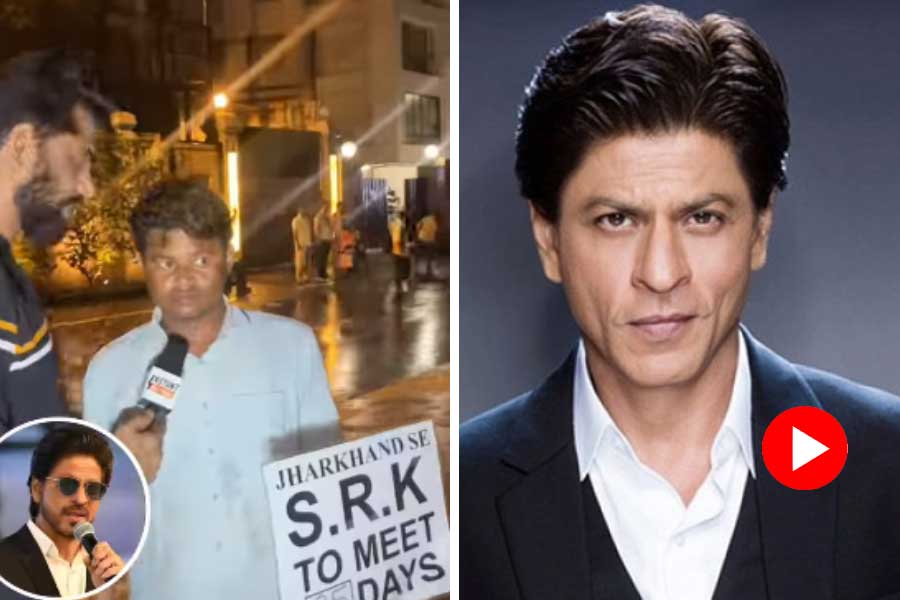 Shah Rukh Khan fan waits outside Mannat for 35 days