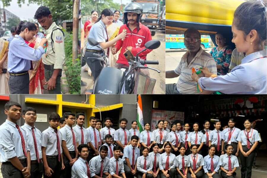 Students of Aditya Academy Senior Secondary School participated in the special program of Independence Day.