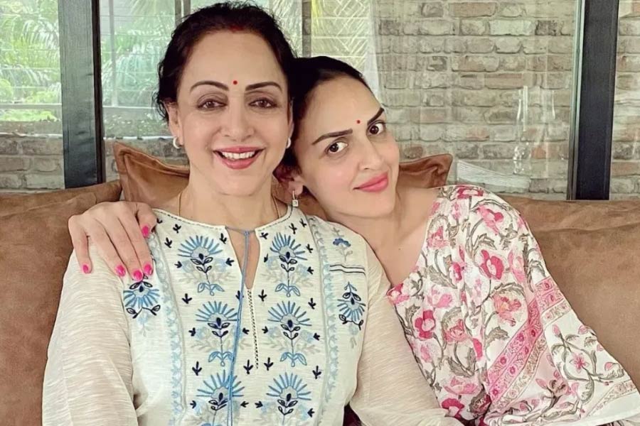 Image of Hema Malini and Esha Deol