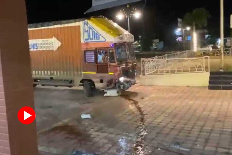 Video of truck driver rams vehicle in hotel in Pune