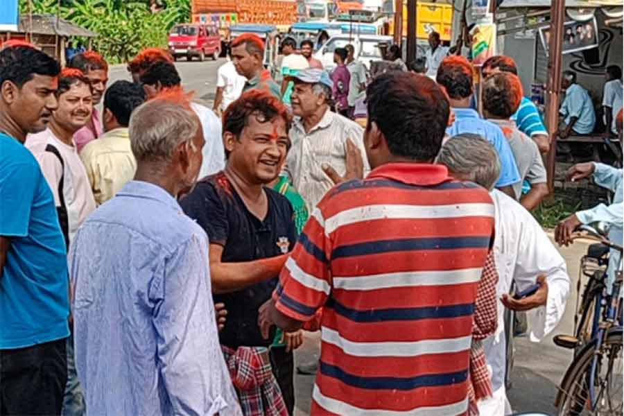 বোর্ড গঠন হওয়ার পর সমবায় বাঁচাও মঞ্চের সমর্থকদের উল্লাস।