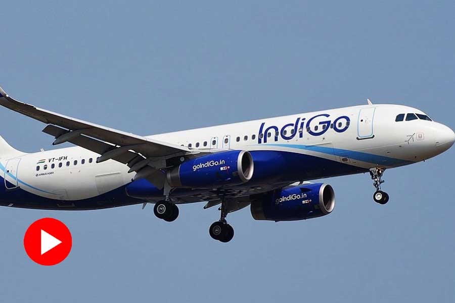 Chaos on Delhi-Varanasi flight due to AC malfunction, Indigo Airlines apologizes