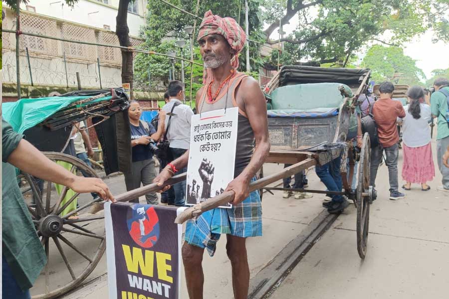 হেদুয়া থেকে রিকশা চালকদের মিছিল।
