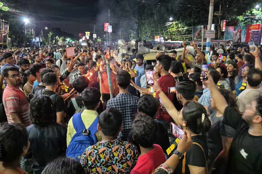 অবরুদ্ধ রাসবিহারী।