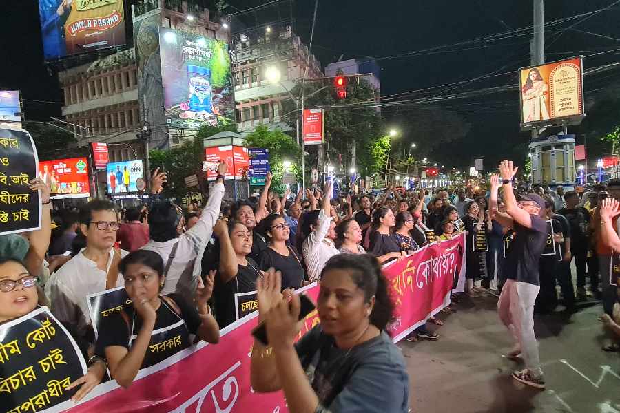 স্লোগান টলিউডের শিল্পীদের।