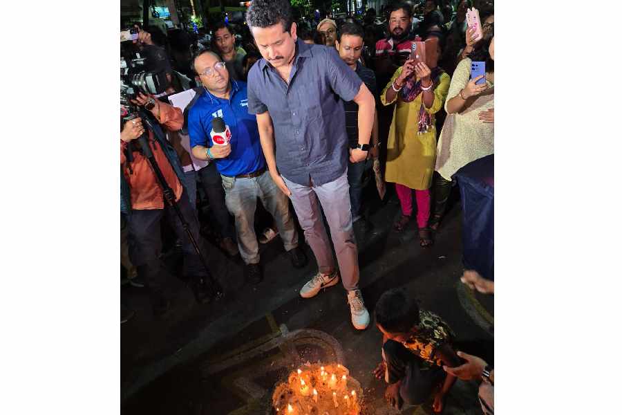 মিছিলে যোগ দিলেন পরমব্রত।