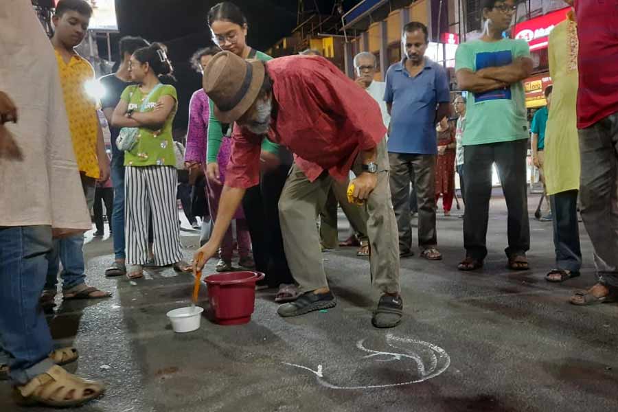 চিত্রকর সমীর কুণ্ডু।