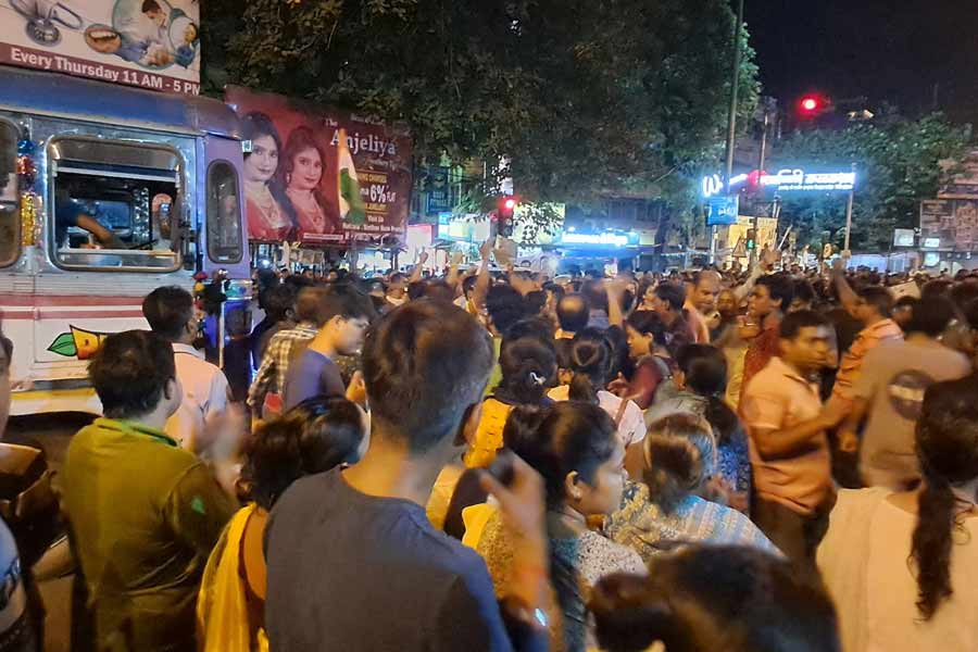 সিঁথির মোড়ে অবরোধ।