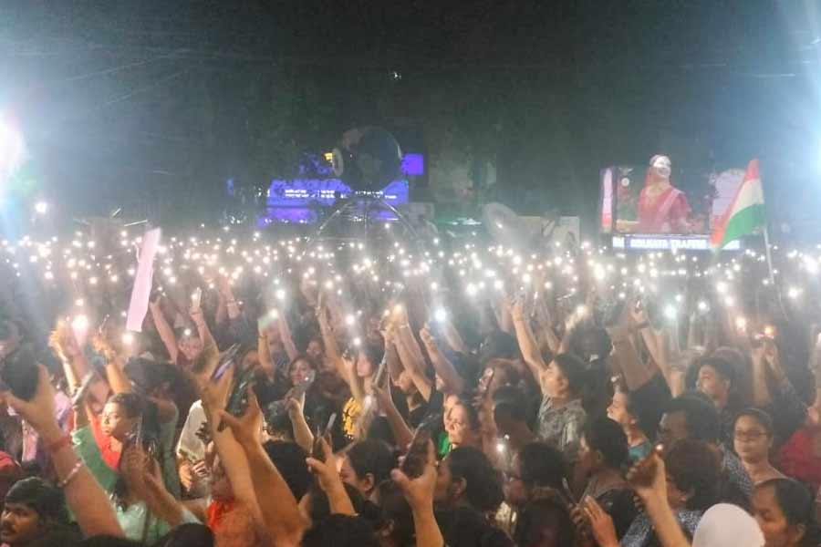 যাদবপুর ৮বি এলাকায় রাতদখল।