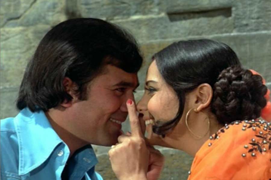 বলিপাড়ার অধিকাংশের দাবি, ‘জয় জয় শিবশঙ্কর’ গানটি নির্মাণের জন্য দেরি করছিলেন আরডি বর্মন। ফলে গানের শুটিংয়ের সময়ও পিছিয়ে যাচ্ছিল। সেই কারণে আরডি বর্মনের উপর খানিকটা রেগে ছিলেন ওমপ্রকাশ।