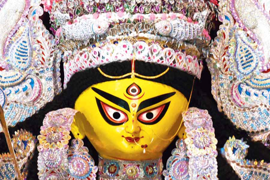 Do these rituals on Durga Sasthi to bring prosperity in life