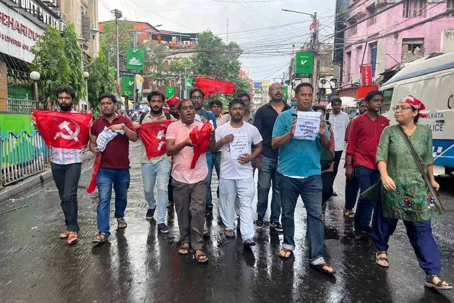 গ্রেফতার পৃথা তা, রাজেন্দ্র প্রসাদ, সমন্বয় রাহা, সাগ্নিক সেনগুপ্ত-সহ ১৪ জন ছাত্র-যুব।