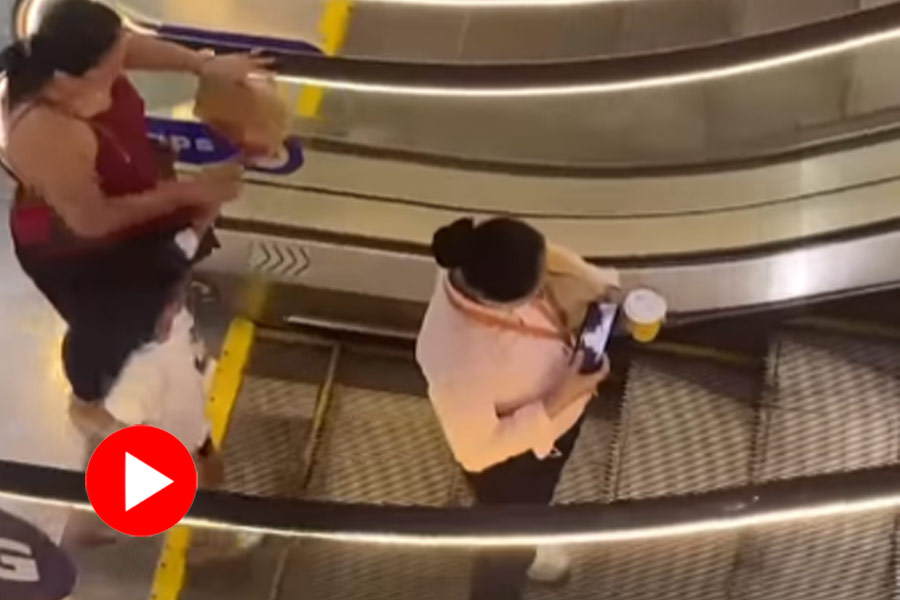 Eyes on mobile person doesn’t realise escalator has stopped