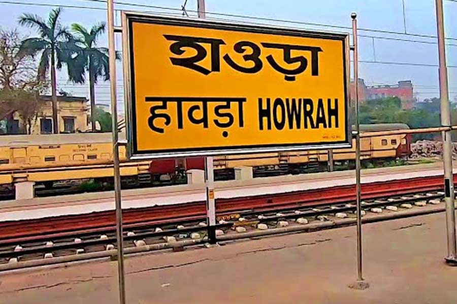 Why railway sign boards are painted in Yellow and black