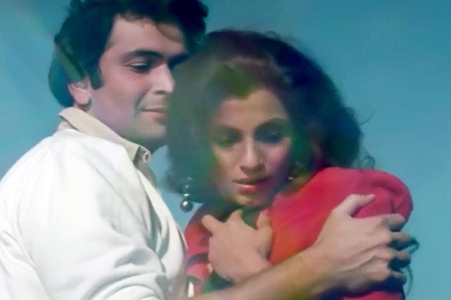 Neetu Kapoor was anxious for Dimple Kapadia and Rishi Kapoor’s closeness