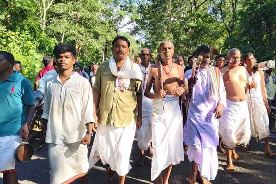 Court in baster at a temple holds Gods guilty and punishes them 