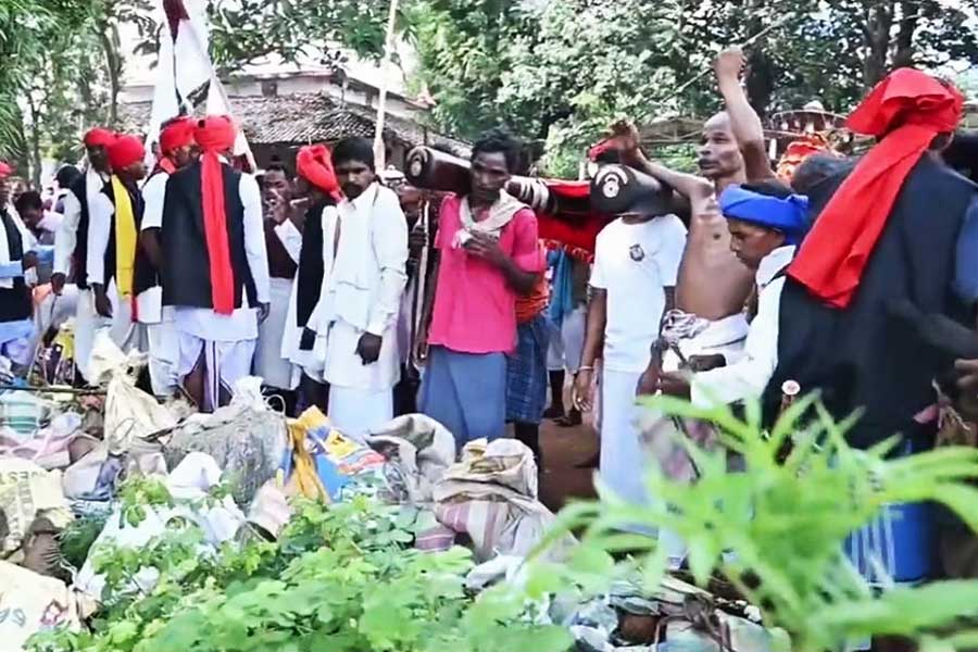 Court in baster at a temple holds Gods guilty and punishes them 