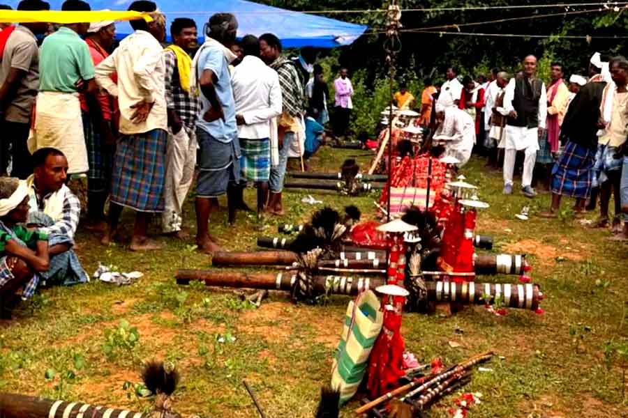 Court in baster at a temple holds Gods guilty and punishes them 